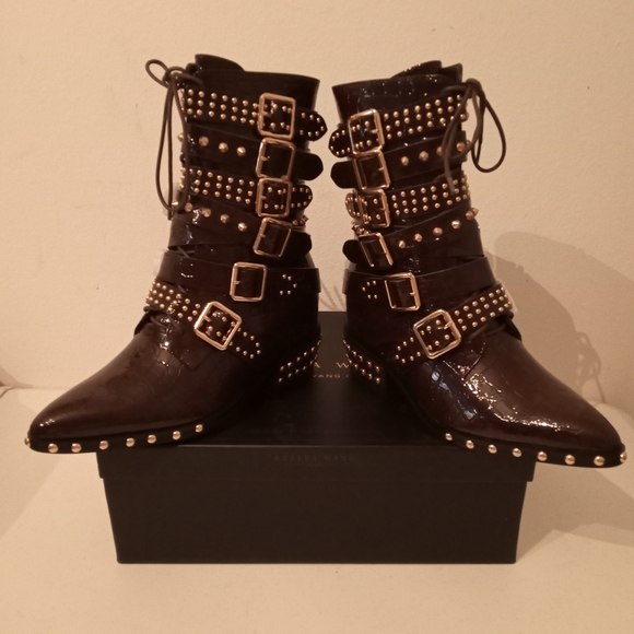 NIB🎁FREE GIFT INCLUDED🎁NWT Bootie Croc Embossed Studs Spikes Embellish Strap - Picture 7 of 16